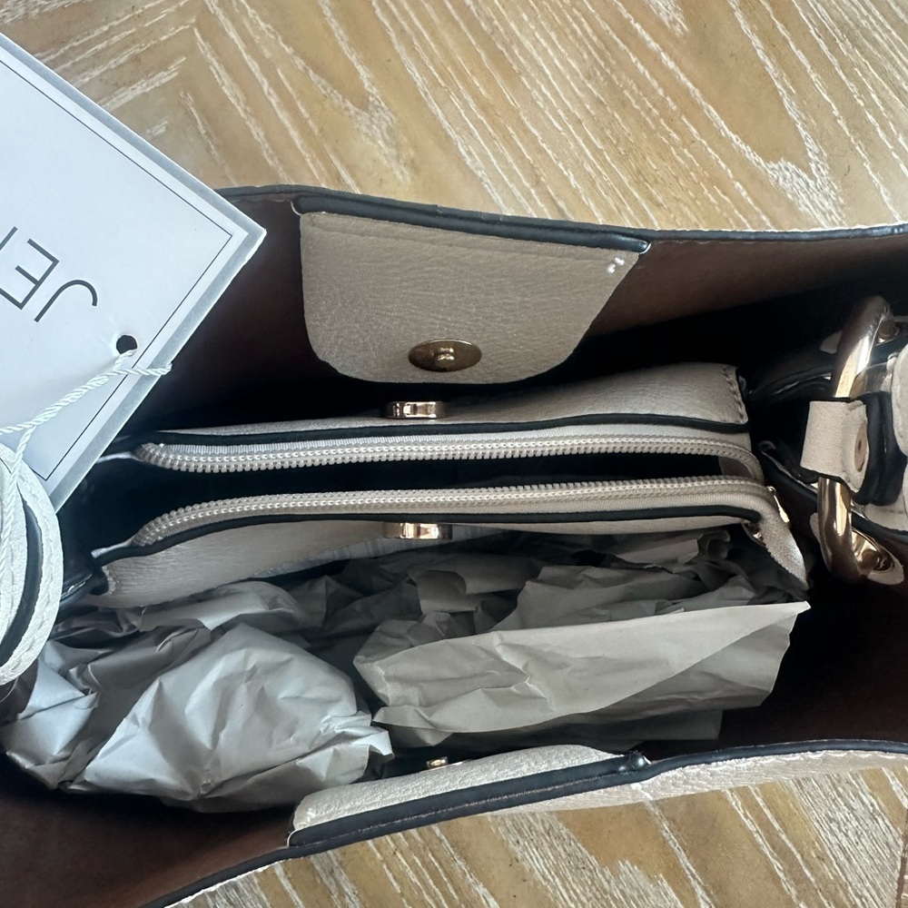 Jen & Co. Satchel Purse. - Picture 5 of 14
